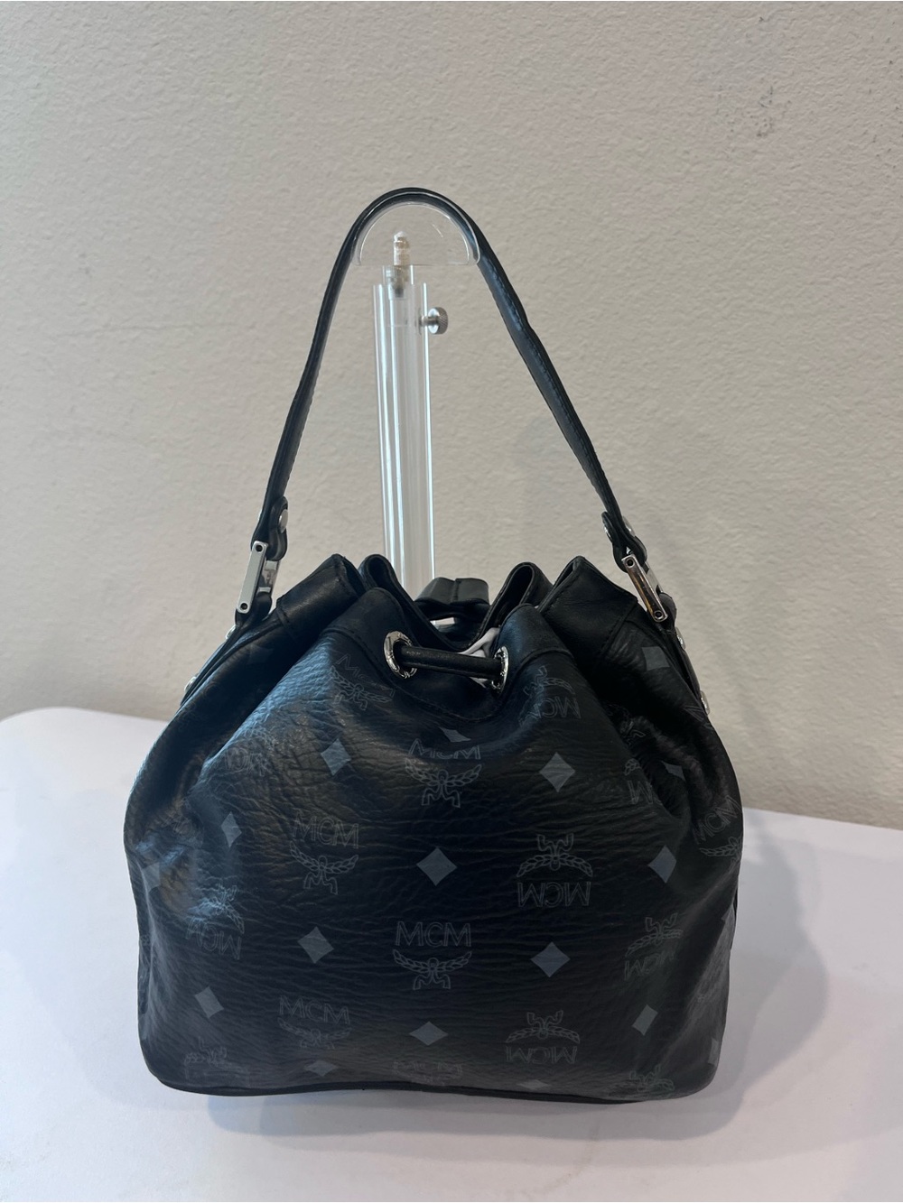 MCM DRAWSTRING BUCKET BAG. - Picture 5 of 12